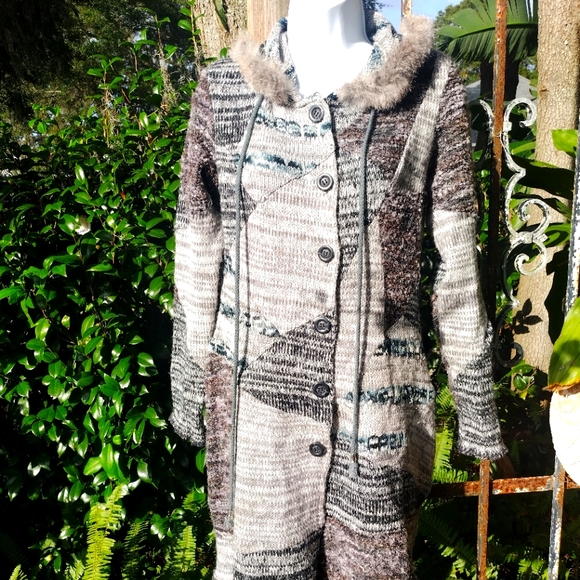 Anthropologie Jackets & Blazers - Gorgeous sweater jacket with fur trim small